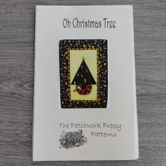 Vintage Christmas Tree Quilted Wall Hanging Sewing Pattern by Patchwork Puppy - Picture 1 of 8
